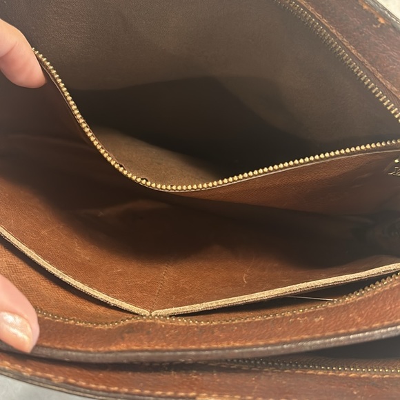 Louis Vuitton - Picture 7 of 16